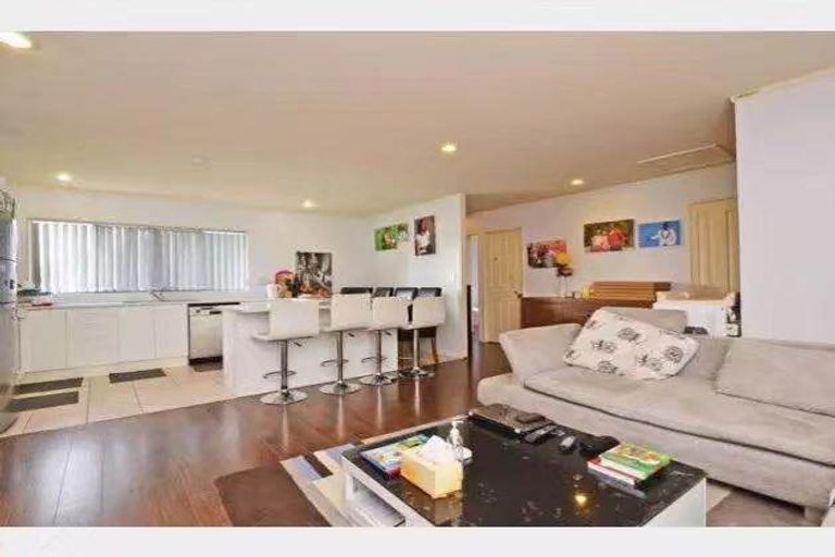 Photo of property in 10 Lockington Avenue, Henderson, Auckland, 0612