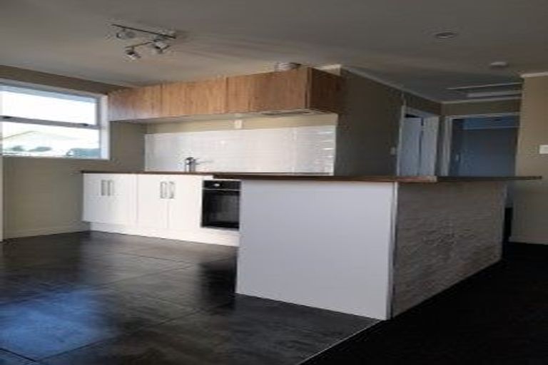 Photo of property in 4 Karyn Street, Castlecliff, Whanganui, 4501