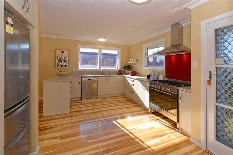 Photo of property in 26 Kensington Place, Fairfield, Hamilton, 3214