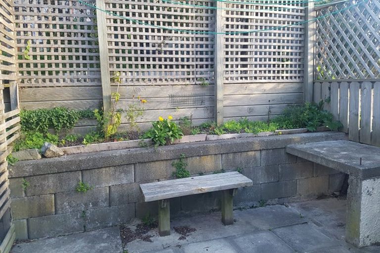 Photo of property in 20 Ashleigh Crescent, Miramar, Wellington, 6022