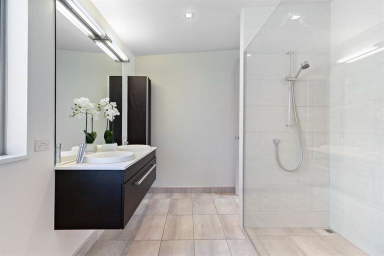 Photo of property in 17 Poplar Drive, Kelvin Heights, Queenstown, 9300