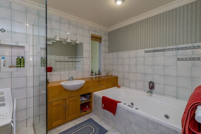 Photo of property in 16 Regal Street, Levin, 5510