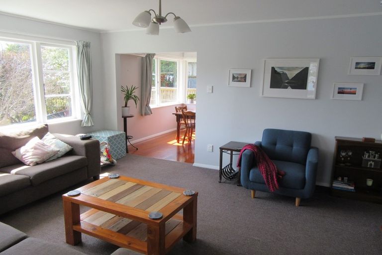 Photo of property in 91 Taylor Terrace, Tawa, Wellington, 5028