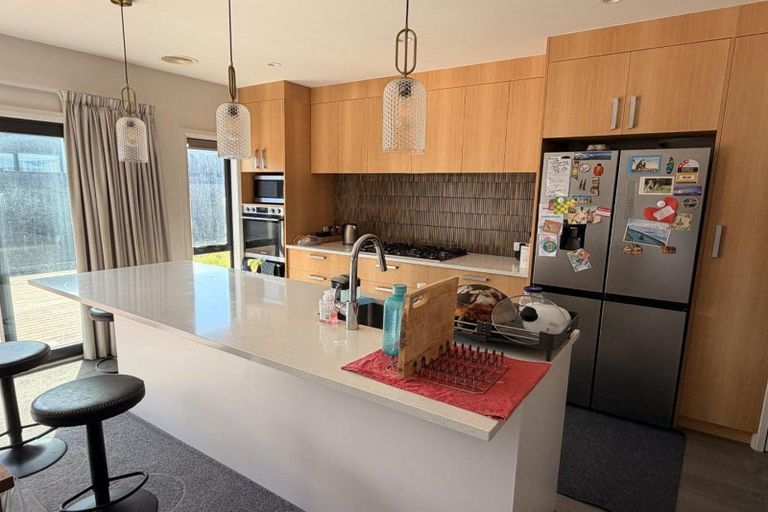 Photo of property in 34 Atlantic Drive, Fitzherbert, Palmerston North, 4410