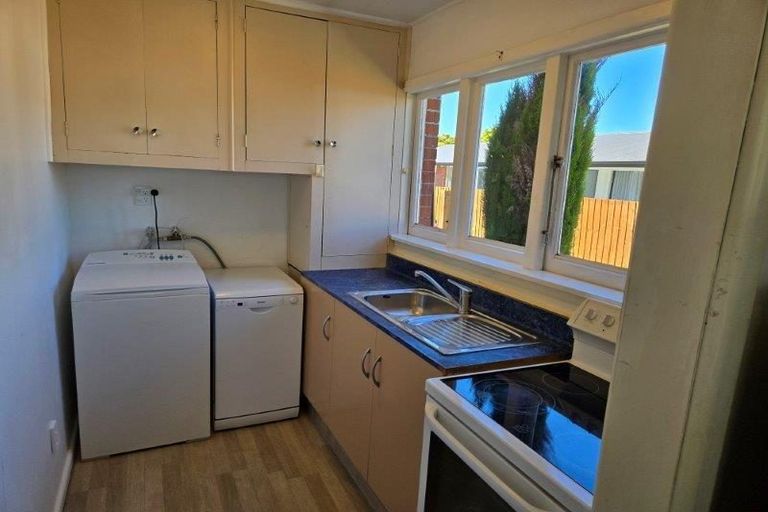 Photo of property in 2/19 Newbridge Place, Ilam, Christchurch, 8041