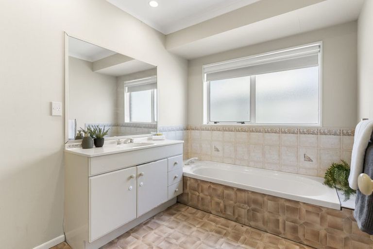 Photo of property in 40 Tralee Terrace, Dannemora, Auckland, 2016