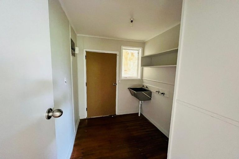 Photo of property in 98 Arimu Road, Papakura, 2110