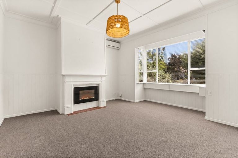 Photo of property in 16 Hammond Road, Taradale, Napier, 4112