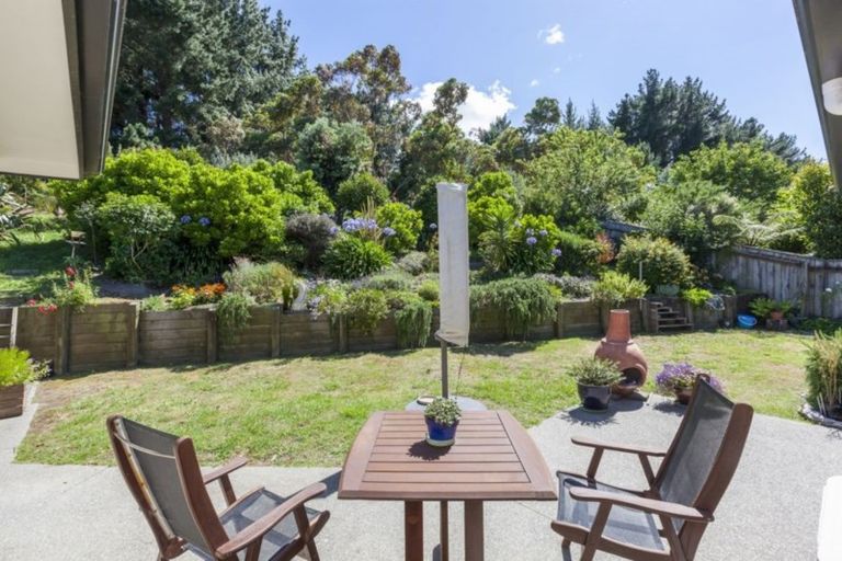 Photo of property in 21 Cascade Way, Paraparaumu, 5032