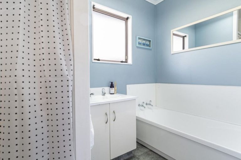 Photo of property in 1 Endeavour Avenue, Welcome Bay, Tauranga, 3112