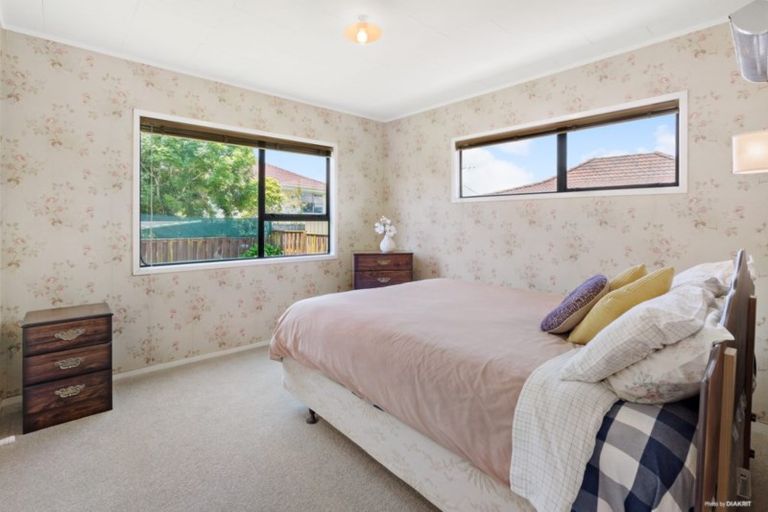 Photo of property in 34 Aviemore Drive, Highland Park, Auckland, 2010