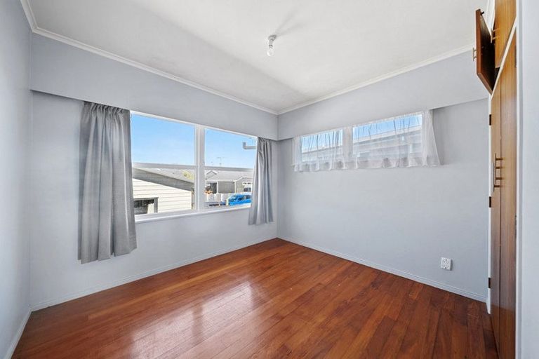 Photo of property in 3 Halberg Street, Papakura, 2110