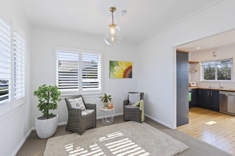 Photo of property in 11 Waimea Street, Westown, New Plymouth, 4310