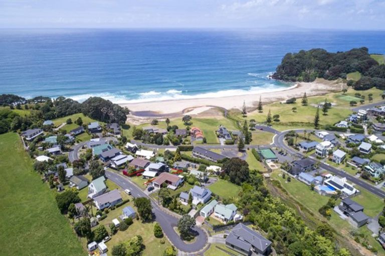 Photo of property in 135 Bambury Place, Onemana, Whangamata, 3691