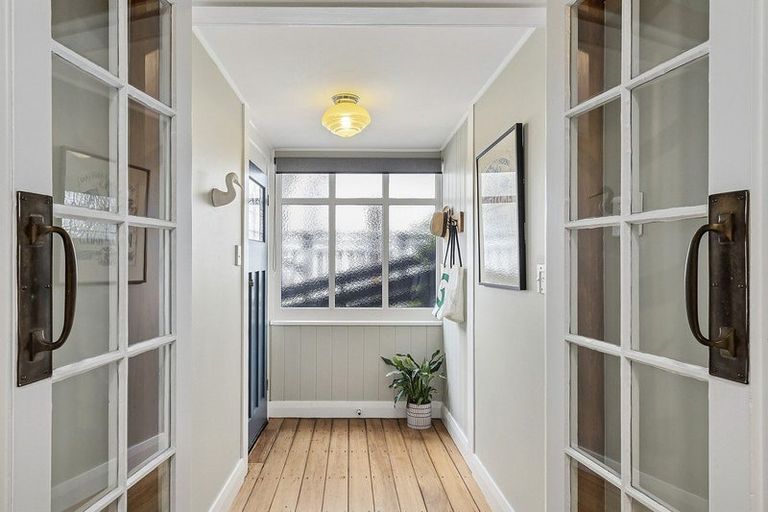 Photo of property in 22 Imperial Terrace, Melrose, Wellington, 6022