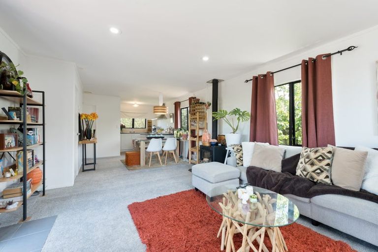 Photo of property in 3 Loughanure Place, Massey, Auckland, 0614