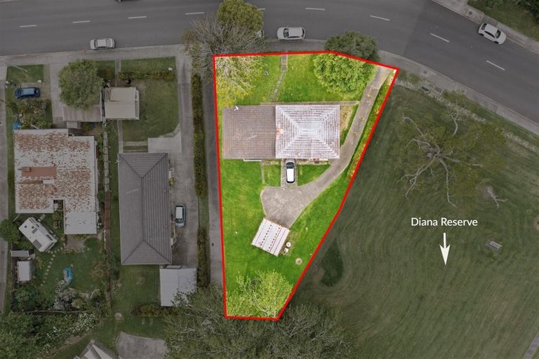 Photo of property in 2/16 Diana Drive, Glenfield, Auckland, 0627