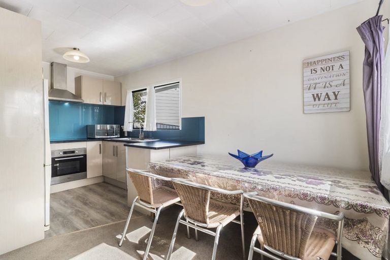 Photo of property in 6 Katrina Place, Massey, Auckland, 0614