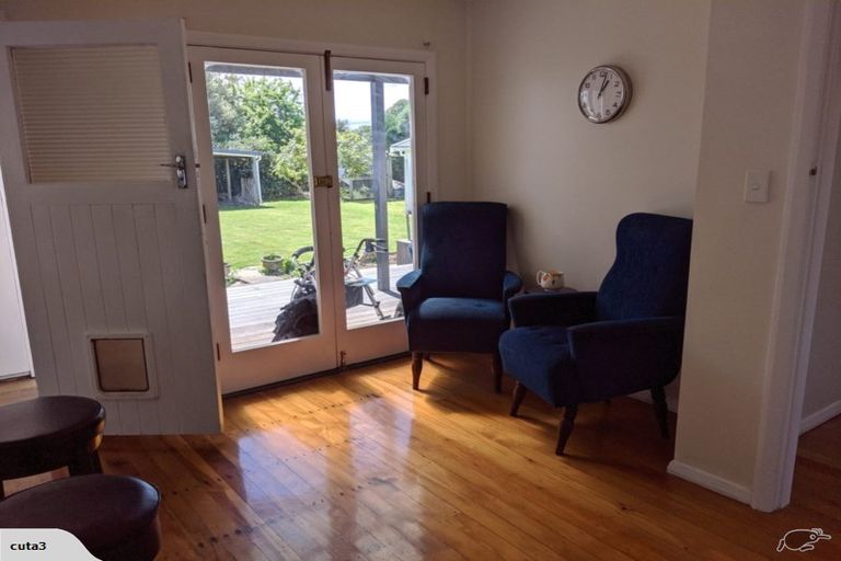 Photo of property in 15 Panama Street, Martinborough, 5711