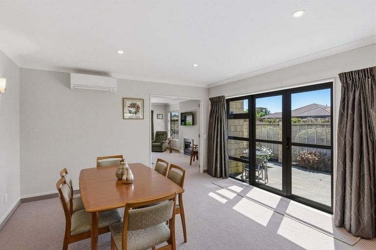 Photo of property in 2 Pearson Place, Paraparaumu, 5032