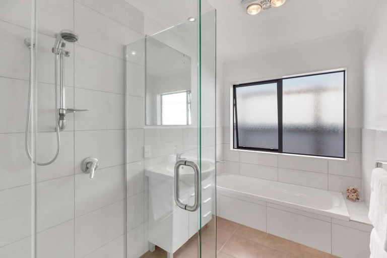 Photo of property in 4 Barry Curtis Place, Levin, 5510