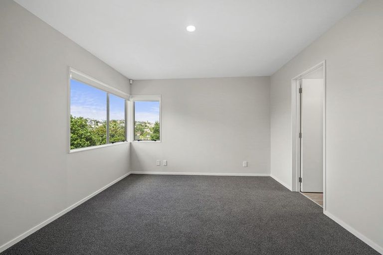 Photo of property in 27 Calypso Way, Unsworth Heights, Auckland, 0632