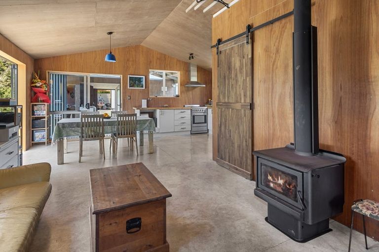 Photo of property in 241a Hailes Road, Whananaki, 0181