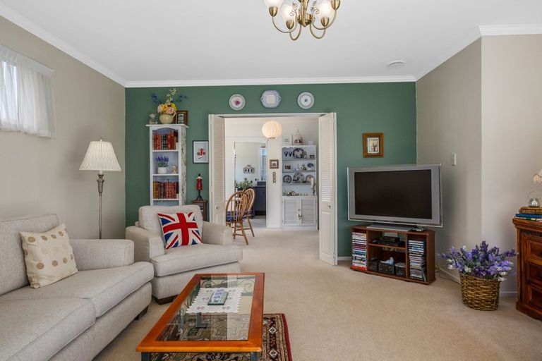 Photo of property in 1 Zande Terrace, Tawa, Wellington, 5028