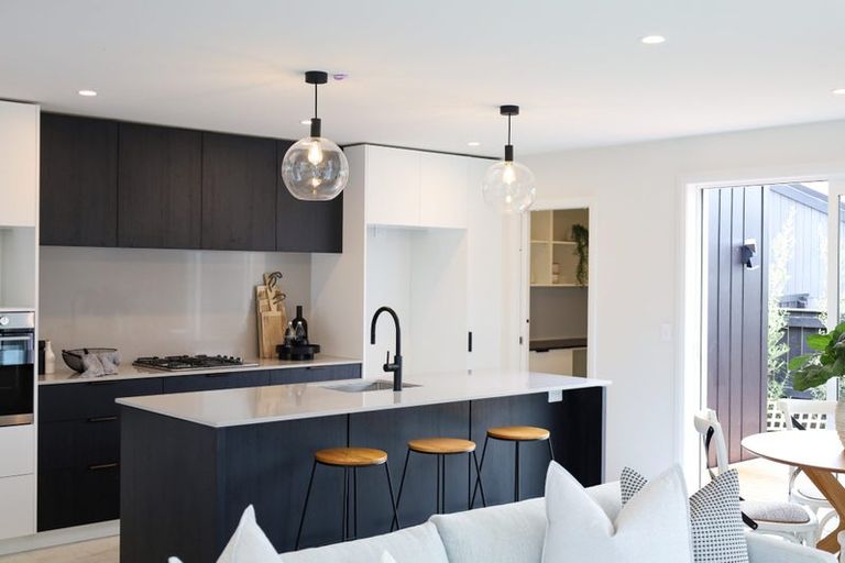 Photo of property in 14 Samuel Place, Terrace End, Palmerston North, 4410