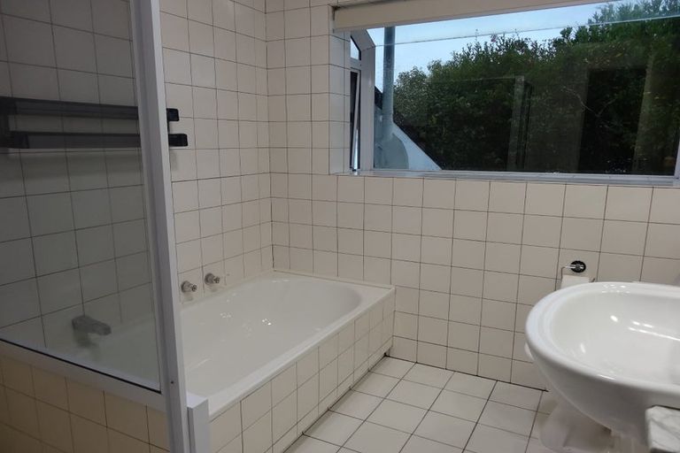 Photo of property in 2 The Anchorage, Sunnyhills, Auckland, 2010