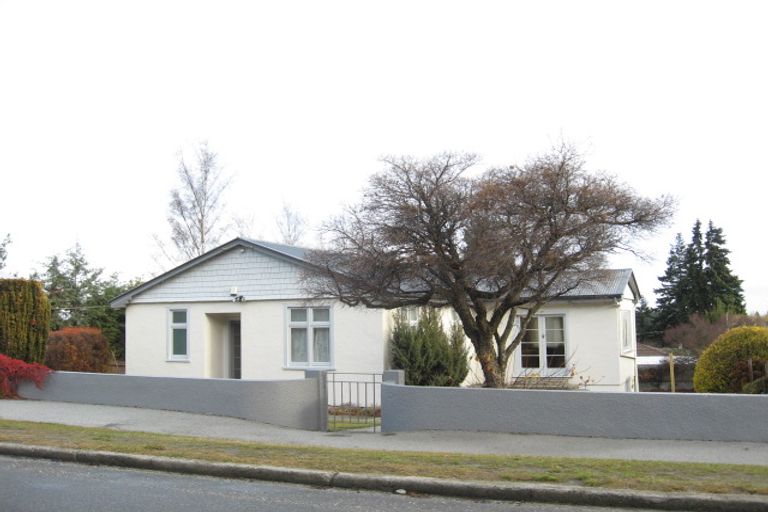 Photo of property in 26 Hallenstein Street, Queenstown, 9300