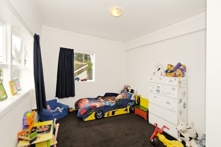 Photo of property in 11a Rangeview Road, Sunnyvale, Auckland, 0612