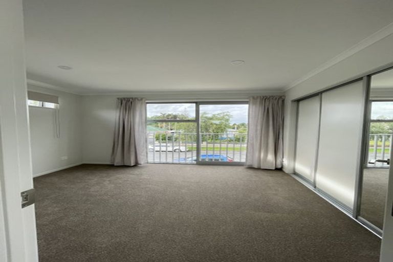 Photo of property in 28a Yeovil Road, Te Atatu Peninsula, Auckland, 0610