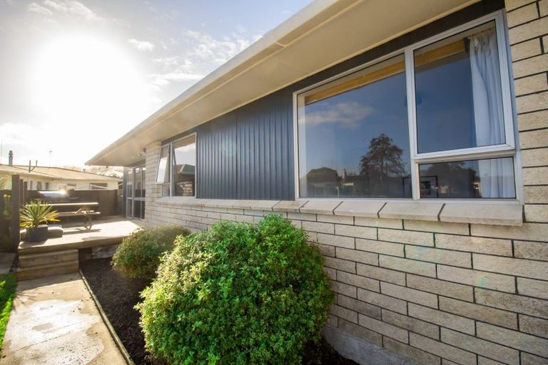 Photo of property in 32 Palliser Place, Milson, Palmerston North, 4414