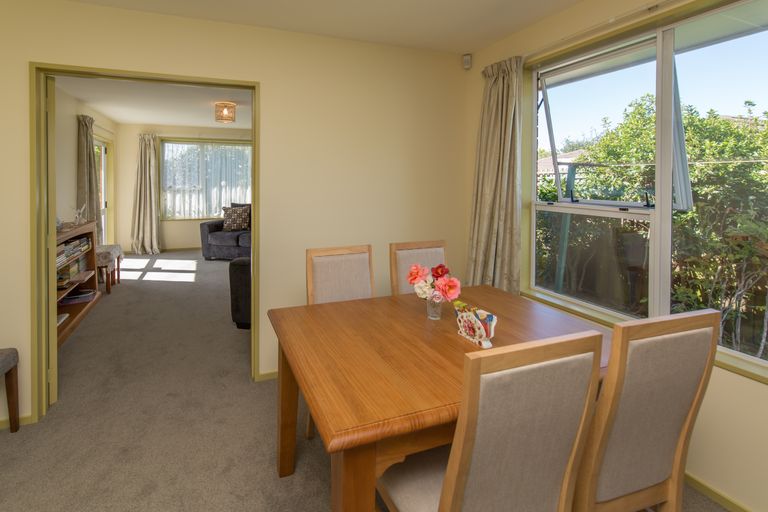Photo of property in 2/125 Hawthornden Road, Avonhead, Christchurch, 8042