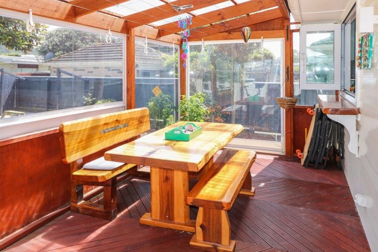 Photo of property in 5 Holyoake Crescent, Avalon, Lower Hutt, 5011