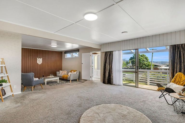 Photo of property in 94 Driver Crescent, Cannons Creek, Porirua, 5024