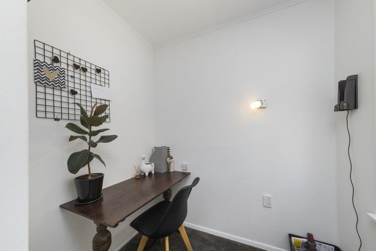 Photo of property in 34 Abraham Crescent, Milson, Palmerston North, 4414