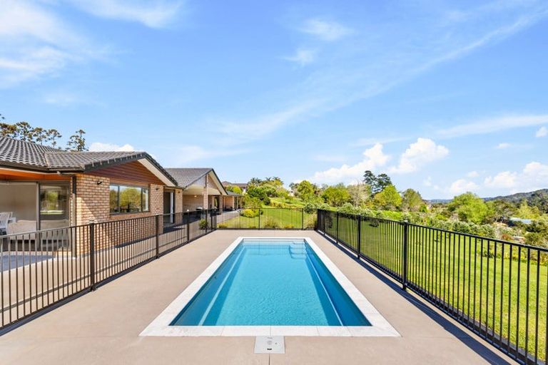 Photo of property in 165b Oraha Road, Kumeu, 0892