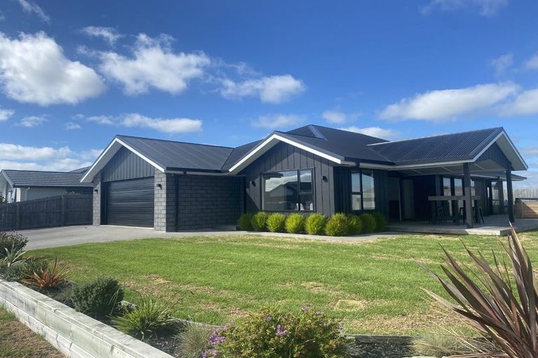 Photo of property in 21 Saint Michael Crescent, One Tree Point, 0118