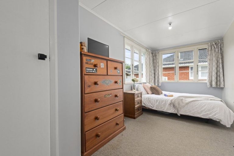 Photo of property in 55 Crewe Crescent, Hokowhitu, Palmerston North, 4410