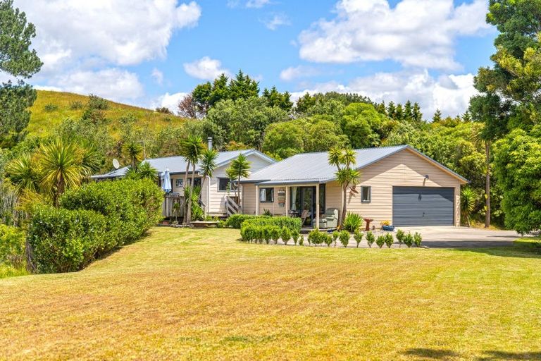 Photo of property in 108 Horongaherehere Row, Te Rerenga, Coromandel, 3582