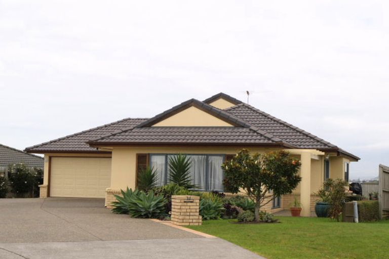 Photo of property in 11 Trovare Place, Golflands, Auckland, 2013