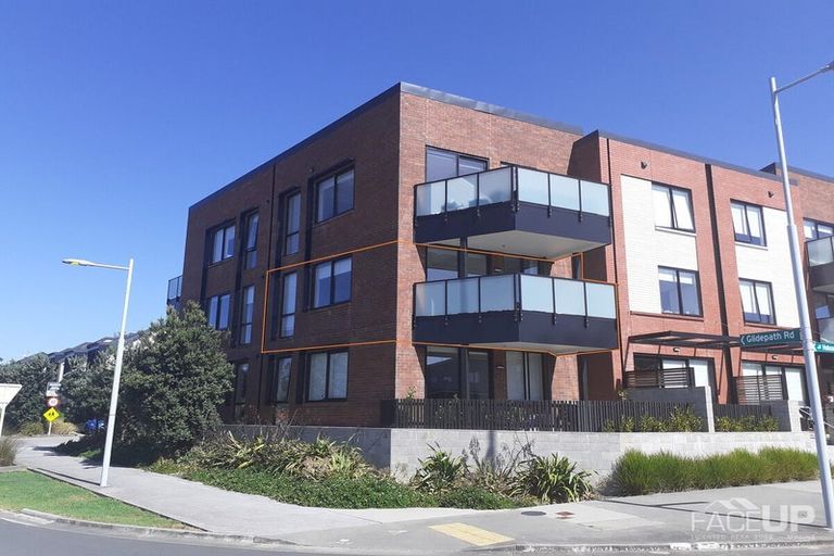 Photo of property in 2/22 Kerewhenua Crescent, Hobsonville, 0616