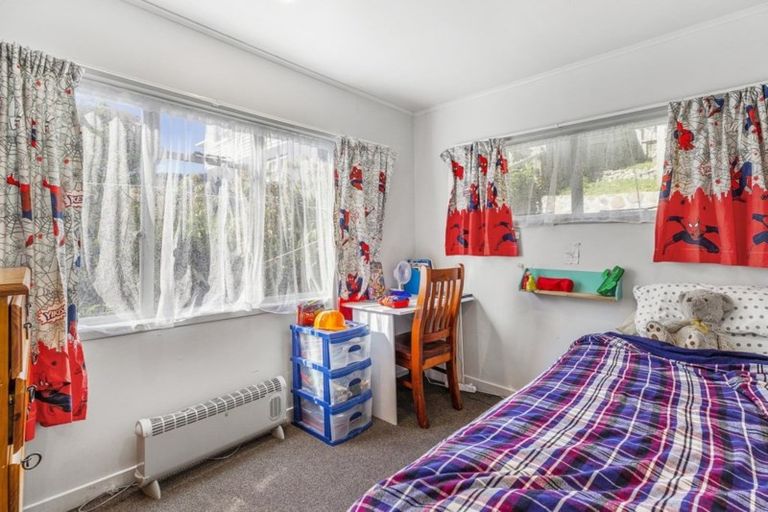 Photo of property in 26 Collins Avenue, Tawa, Wellington, 5028