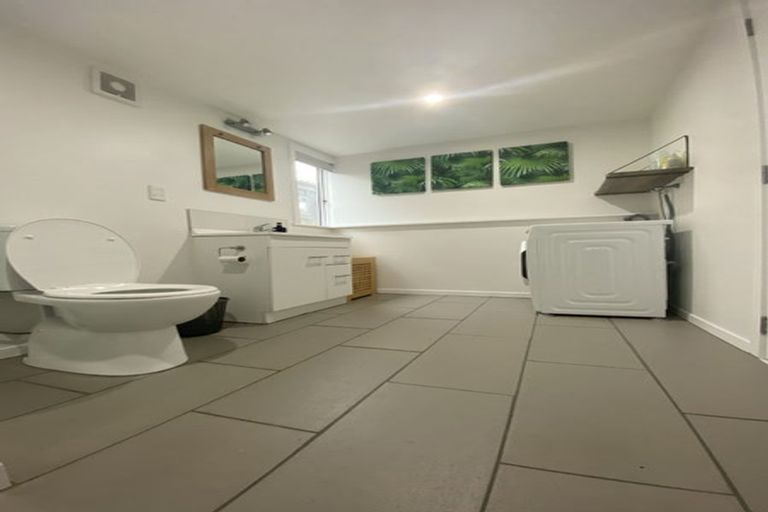 Photo of property in 42 Pitau Road, Mount Maunganui, 3116