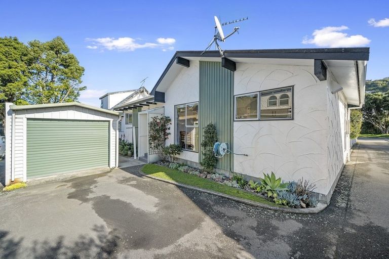 Photo of property in 42 Weka Street, Miramar, Wellington, 6022