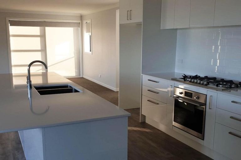 Photo of property in 9a Grumman Lane, Newlands, Wellington, 6037