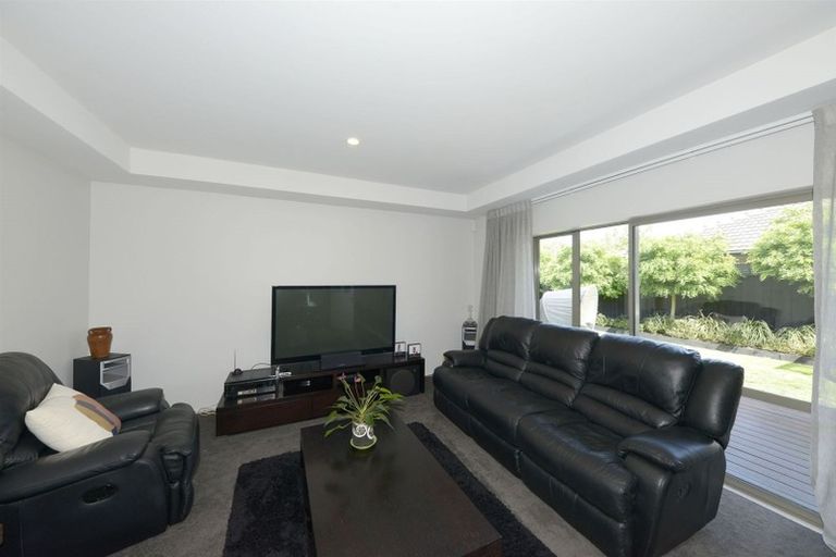 Photo of property in 43 Putake Drive, Parklands, Christchurch, 8083