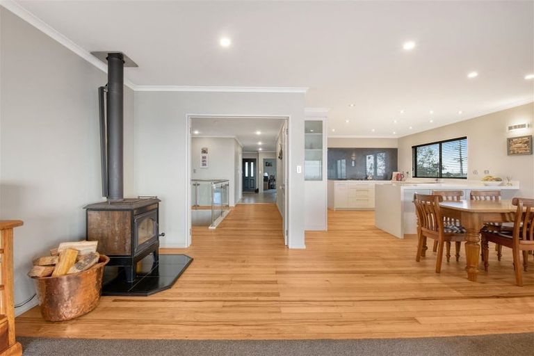 Photo of property in 108 Vipond Road, Stanmore Bay, Whangaparaoa, 0932